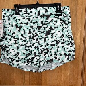 Women’s All Terrain Gear Wrangler Shorts - Large.